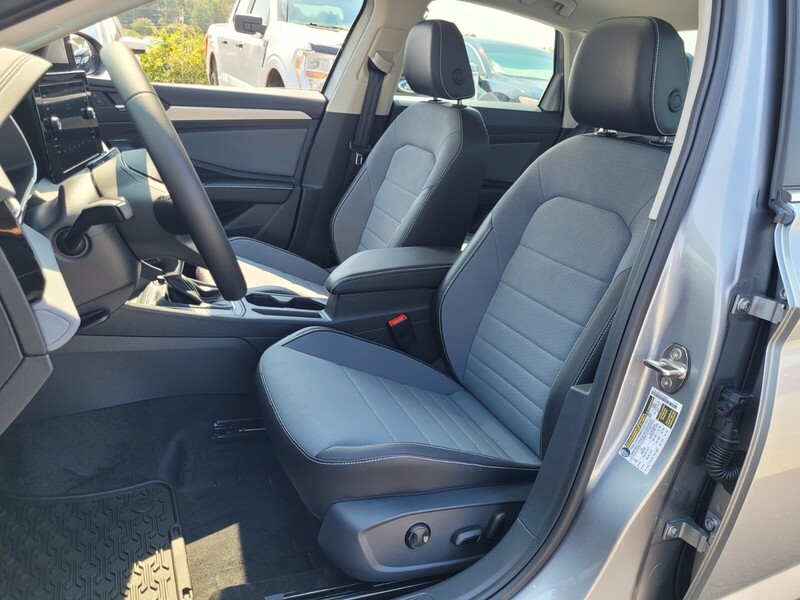 2025 Volkswagen Jetta 1.5T SE photo 4