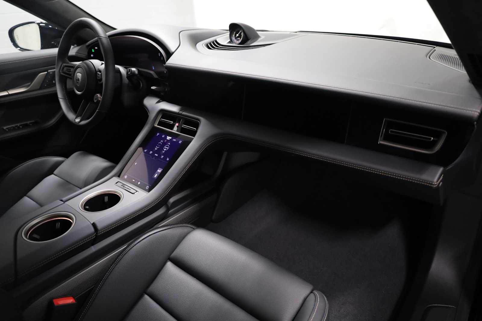 2025 Porsche Taycan Turbo photo 6