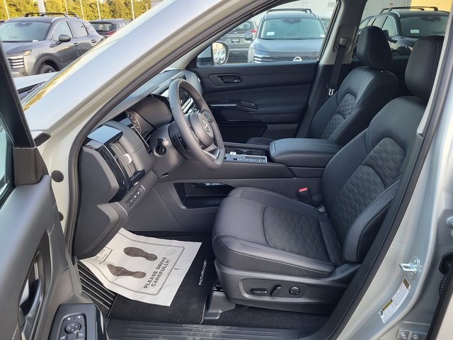 2025 Nissan Pathfinder SV photo 11
