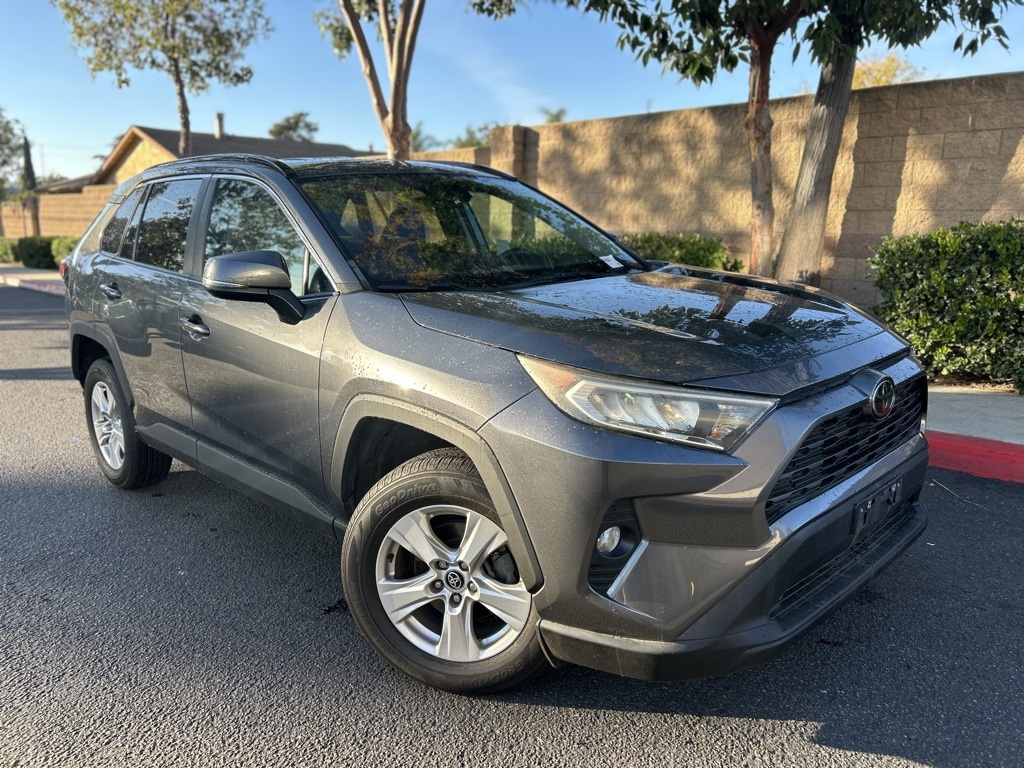 2021 Toyota RAV4 XLE's photo