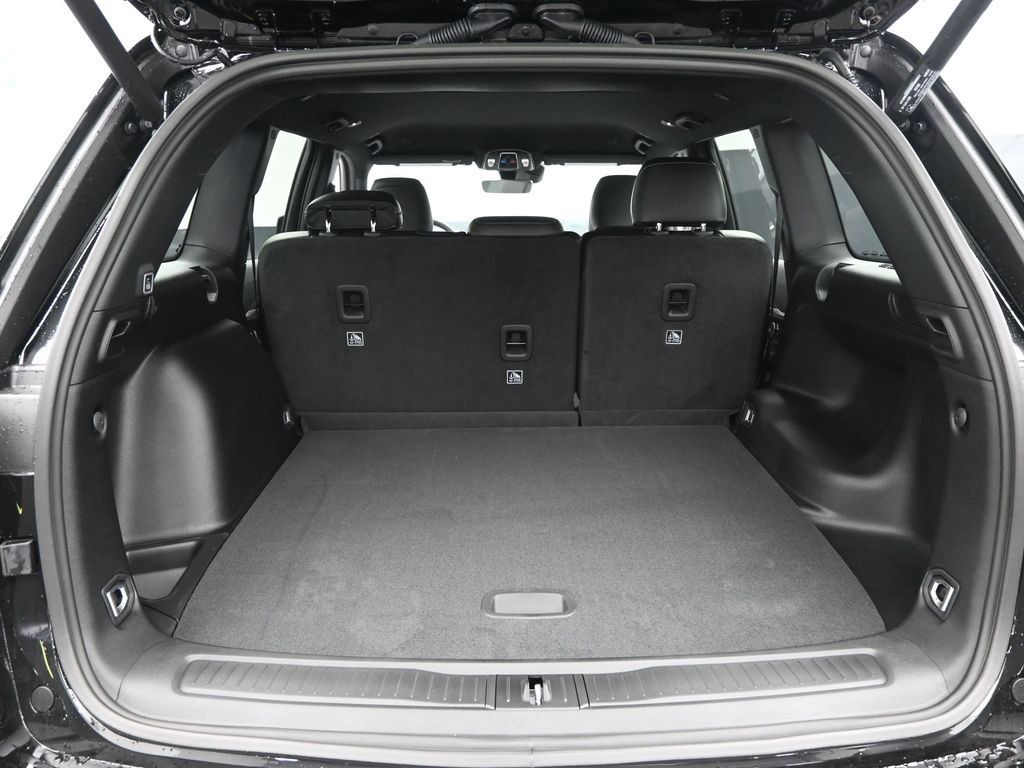 2025 Jeep Grand Cherokee Limited photo 3