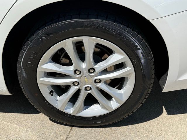 Used 2016 Iridescent Pearl Tricoat Chevrolet LT image 8