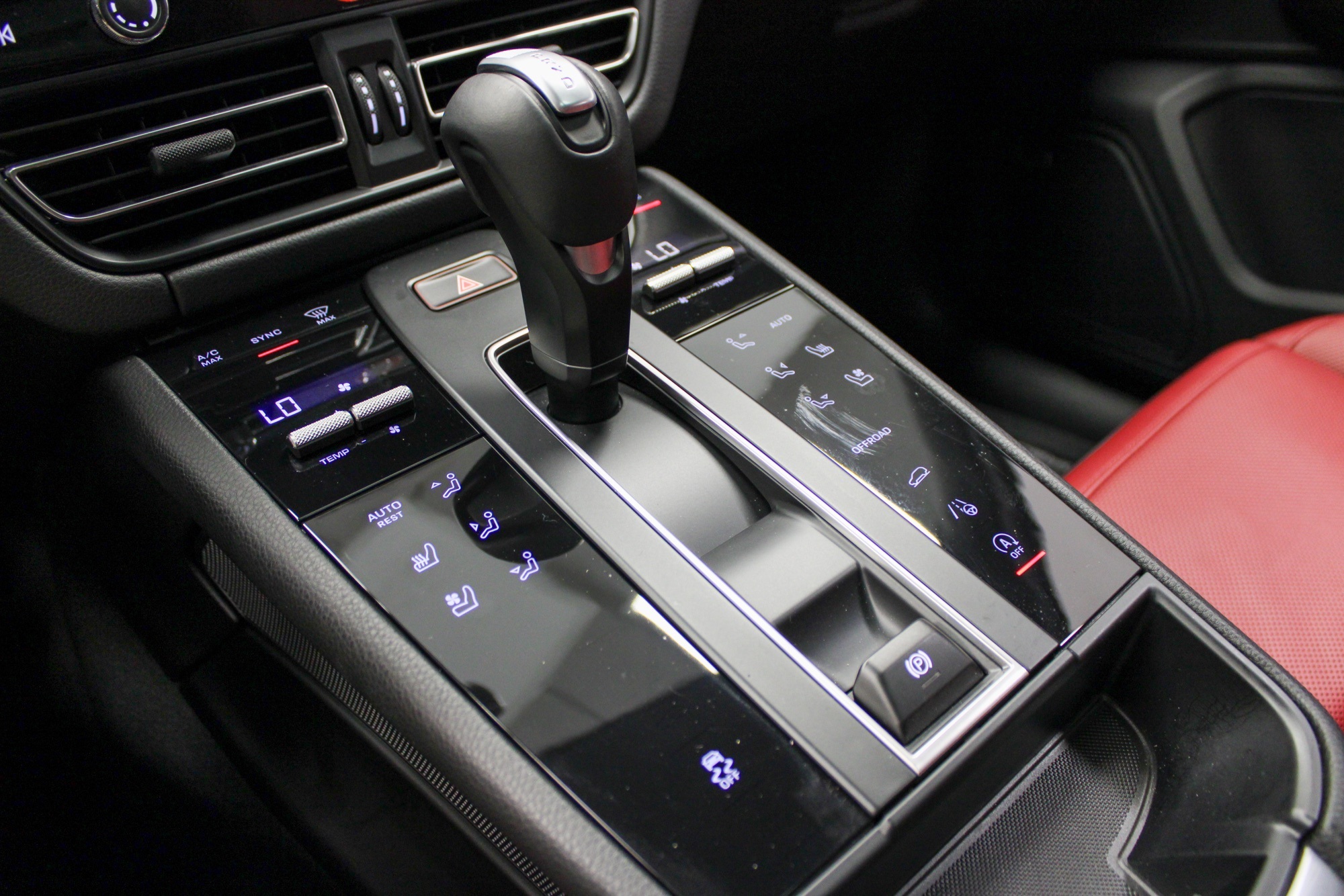 2025 Porsche Macan Base photo 23