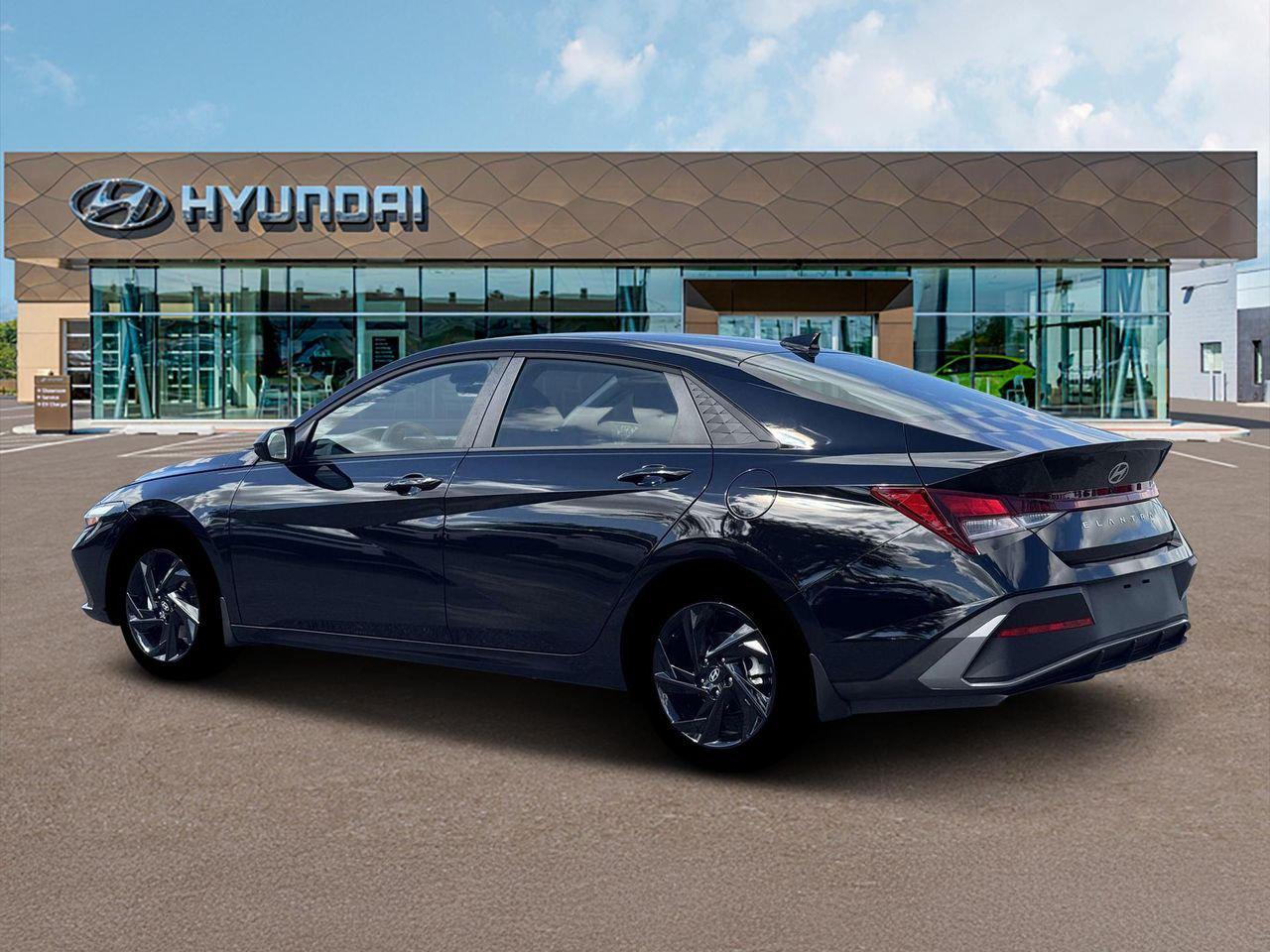 2026 Hyundai Elantra SEL Sport photo 3
