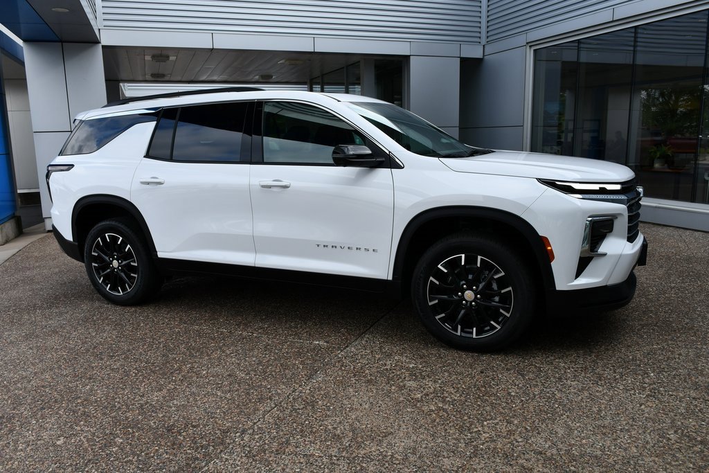 2026 Chevrolet Traverse photo 10