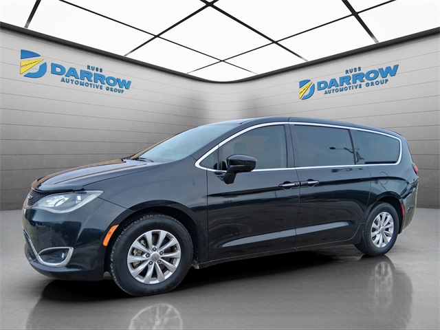 2018 Chrysler Pacifica Touring Plus's photo