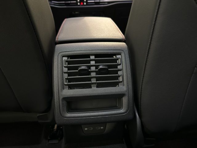 2025 Volkswagen Golf GTI SE photo 29