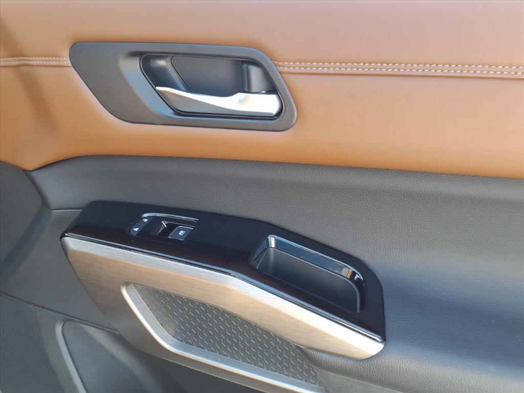 2023 Nissan Pathfinder Platinum photo 6