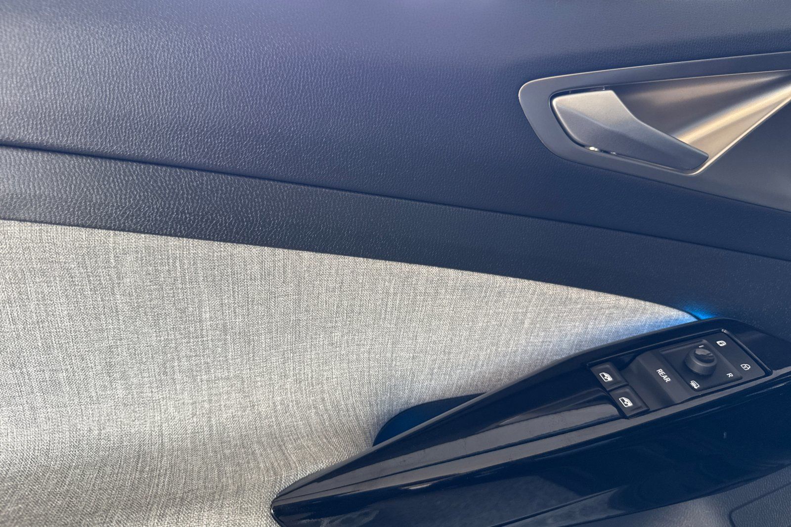 2023 Volkswagen ID.4 Pro photo 10