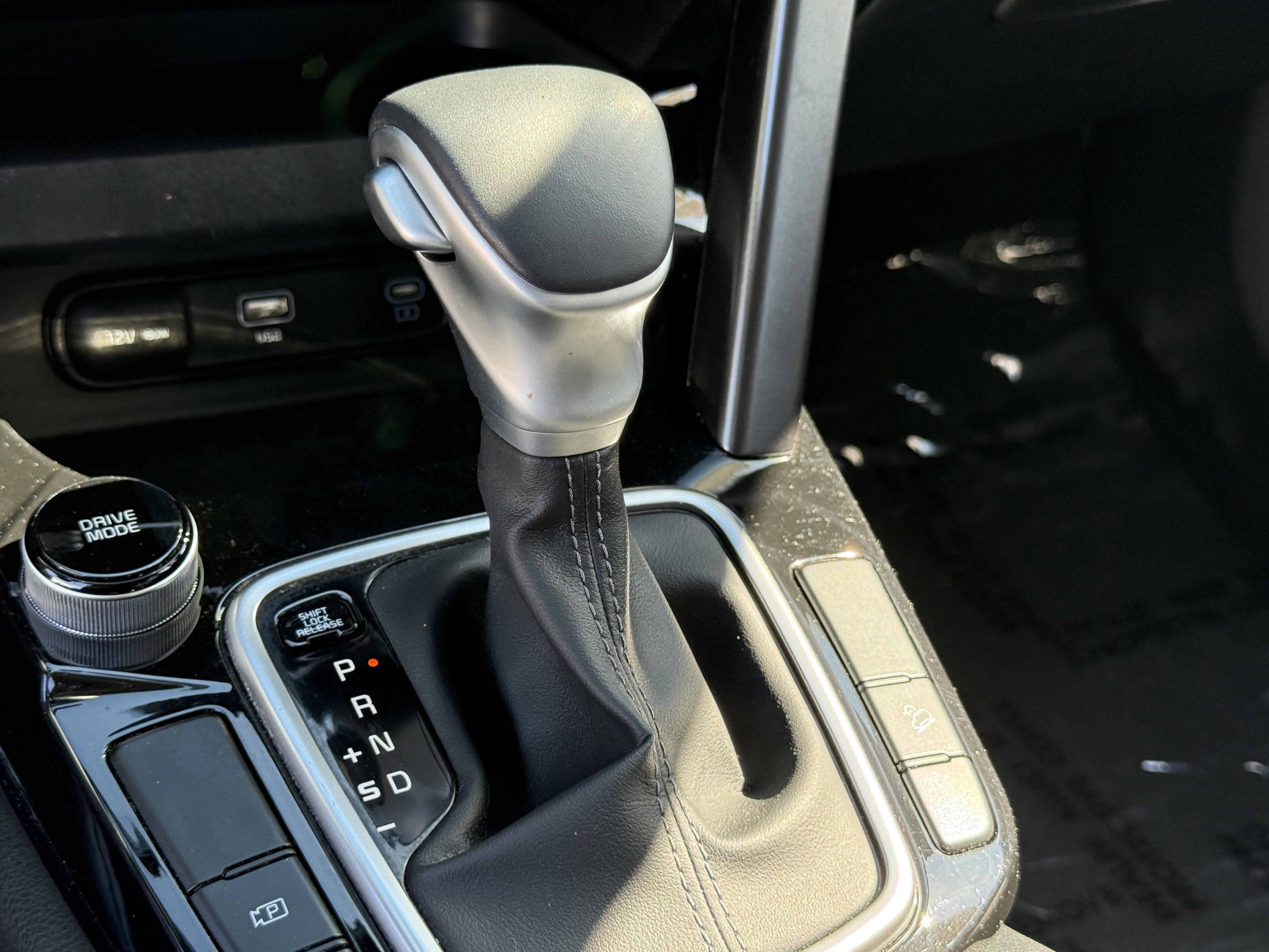 2024 Kia Seltos SX photo 4