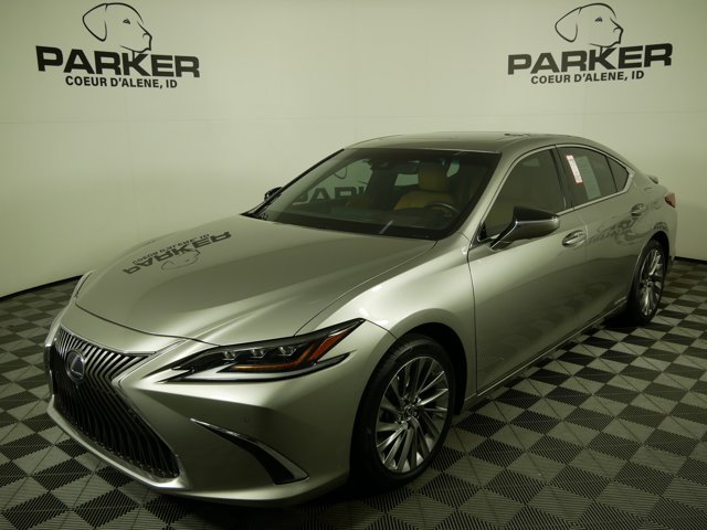 2021 Lexus ES Hybrid 300h Ultra Luxury's photo