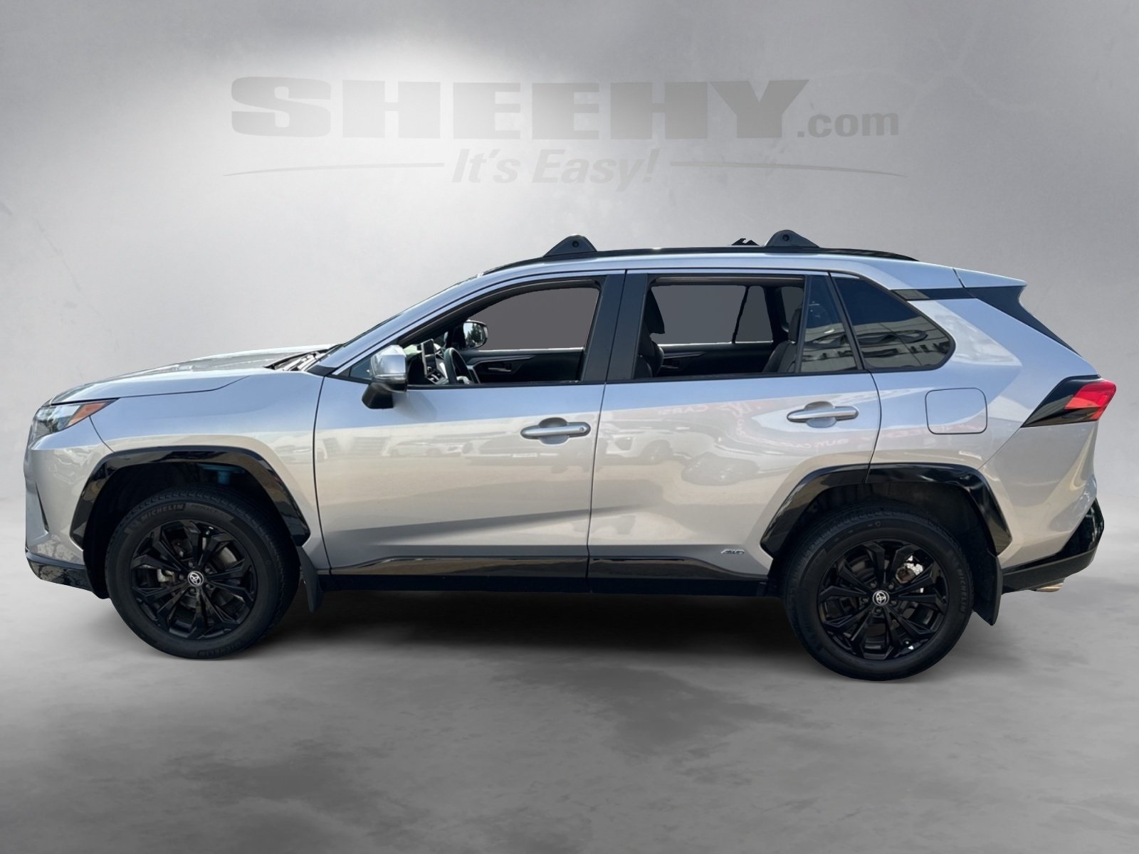 2023 Toyota RAV4 Hybrid SE photo 4