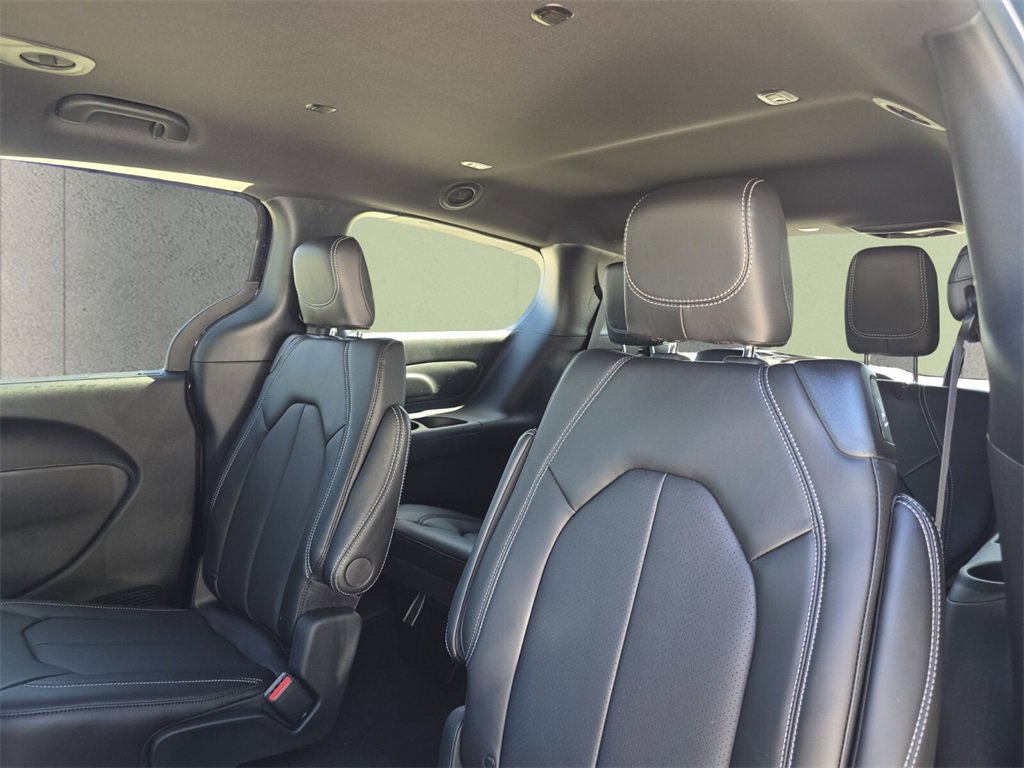2025 Chrysler Pacifica photo 8