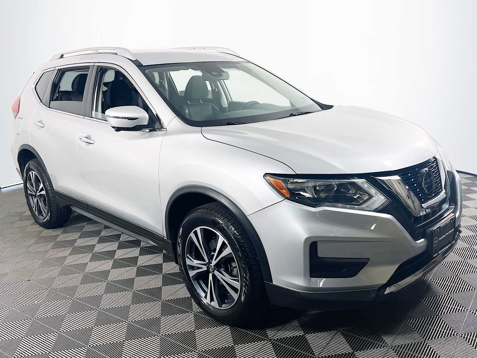 2020 Nissan Rogue SV photo 3