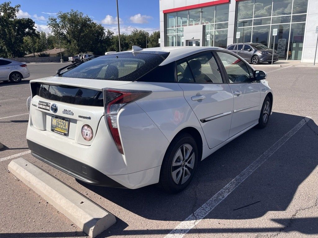 2016 Toyota Prius Four photo 2