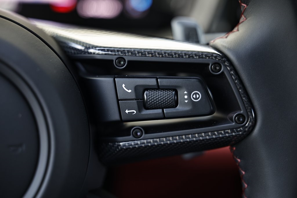 2025 Porsche Cayenne Turbo E-Hybrid photo 37