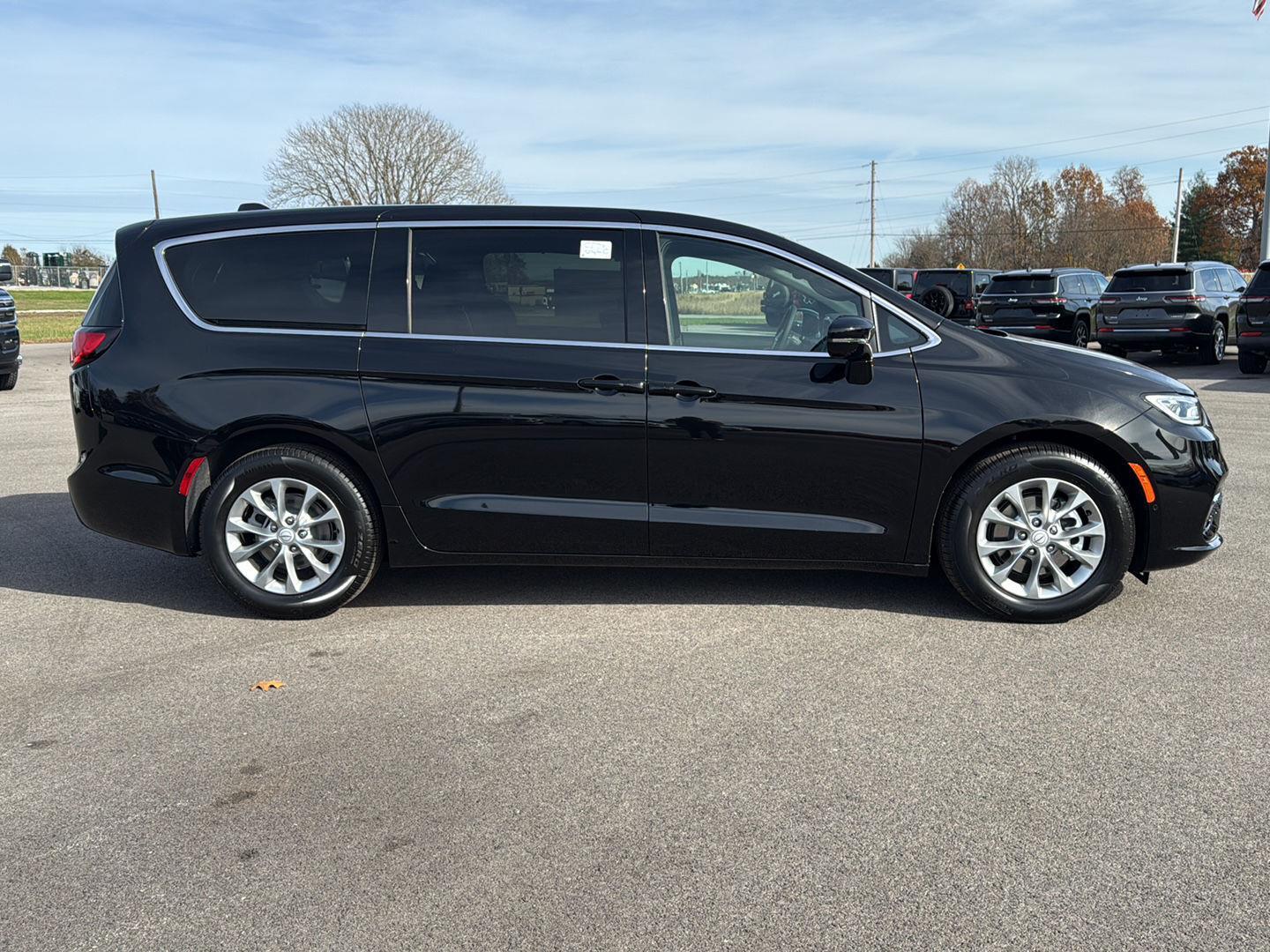 2026 Chrysler Pacifica Limited photo 3