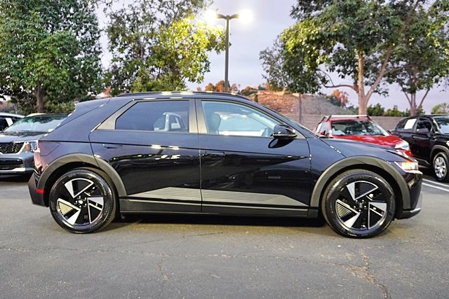 Used 2025 Black Hyundai SEL image 6