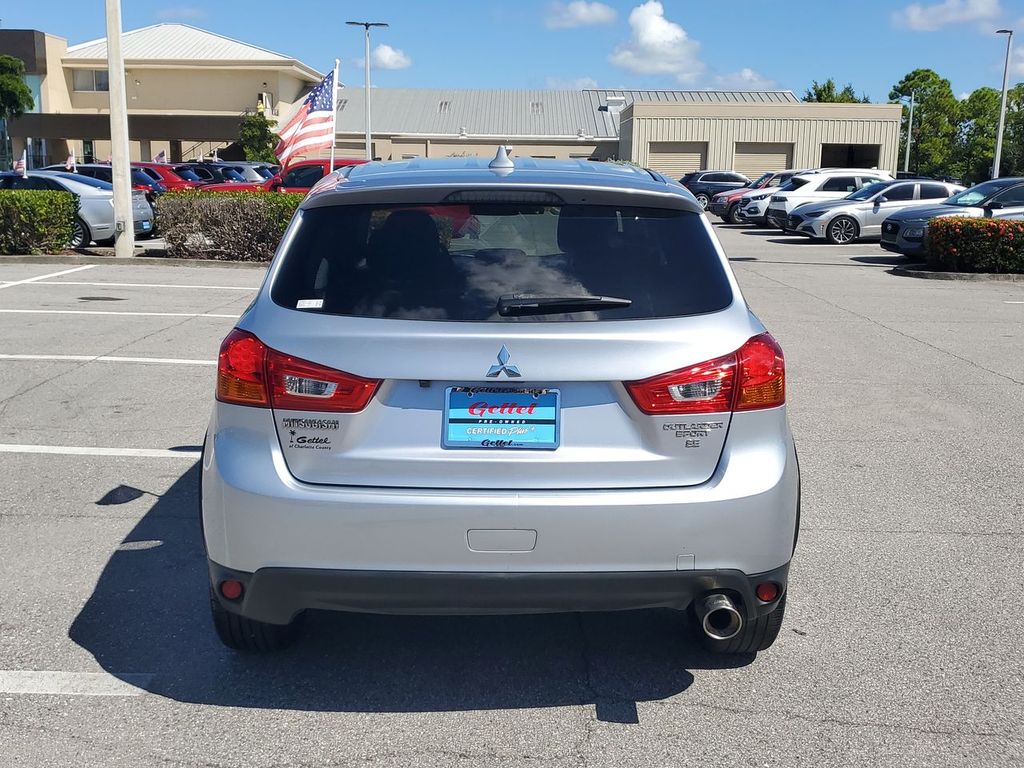 2017 Mitsubishi Outlander Sport SE photo 3