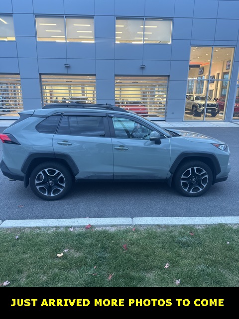 2019 Toyota RAV4 Adventure photo 2