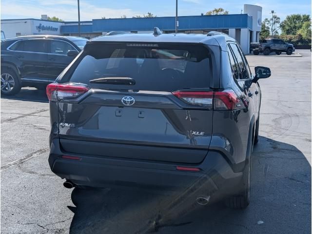 2021 Toyota RAV4 XLE photo 4