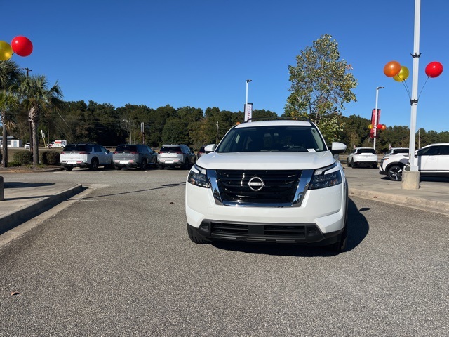 2025 Nissan Pathfinder SV photo 2