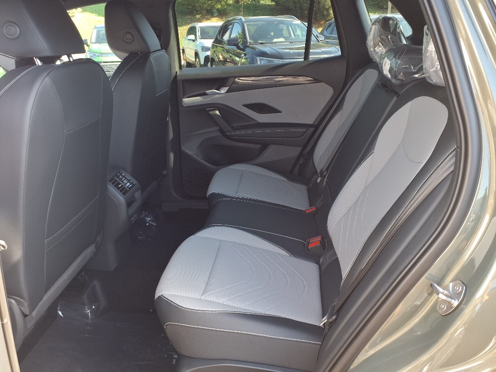 2025 Volkswagen Tiguan SE R-Line Black photo 4