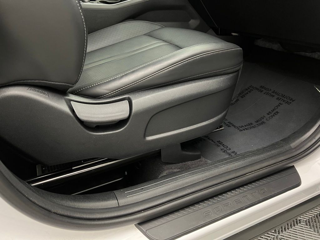 2024 Kia Sorento S photo 17