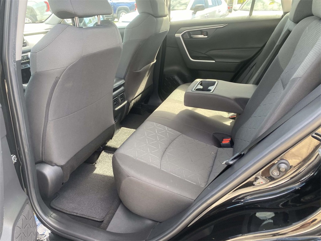 2022 Toyota RAV4 XLE photo 9