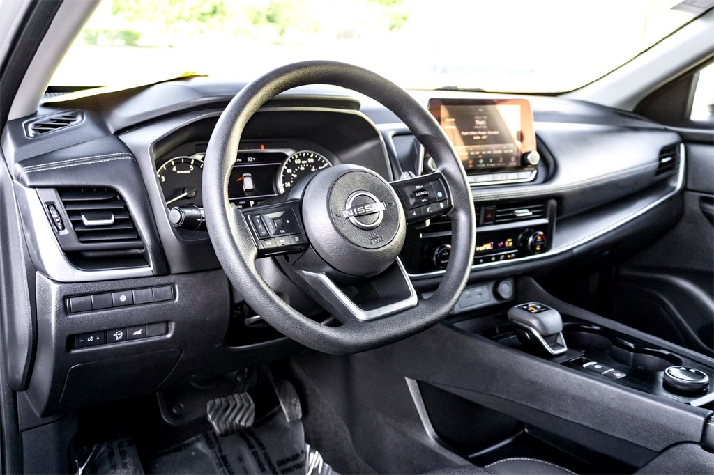 2024 Nissan Rogue SV photo 14