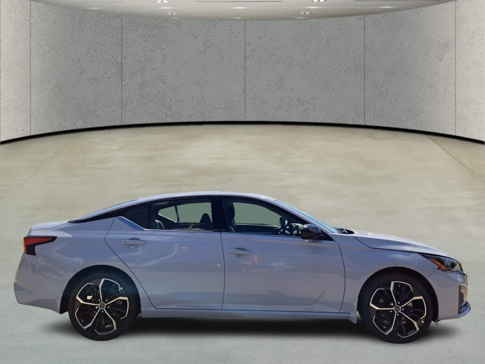 2025 Nissan Altima SR photo 4