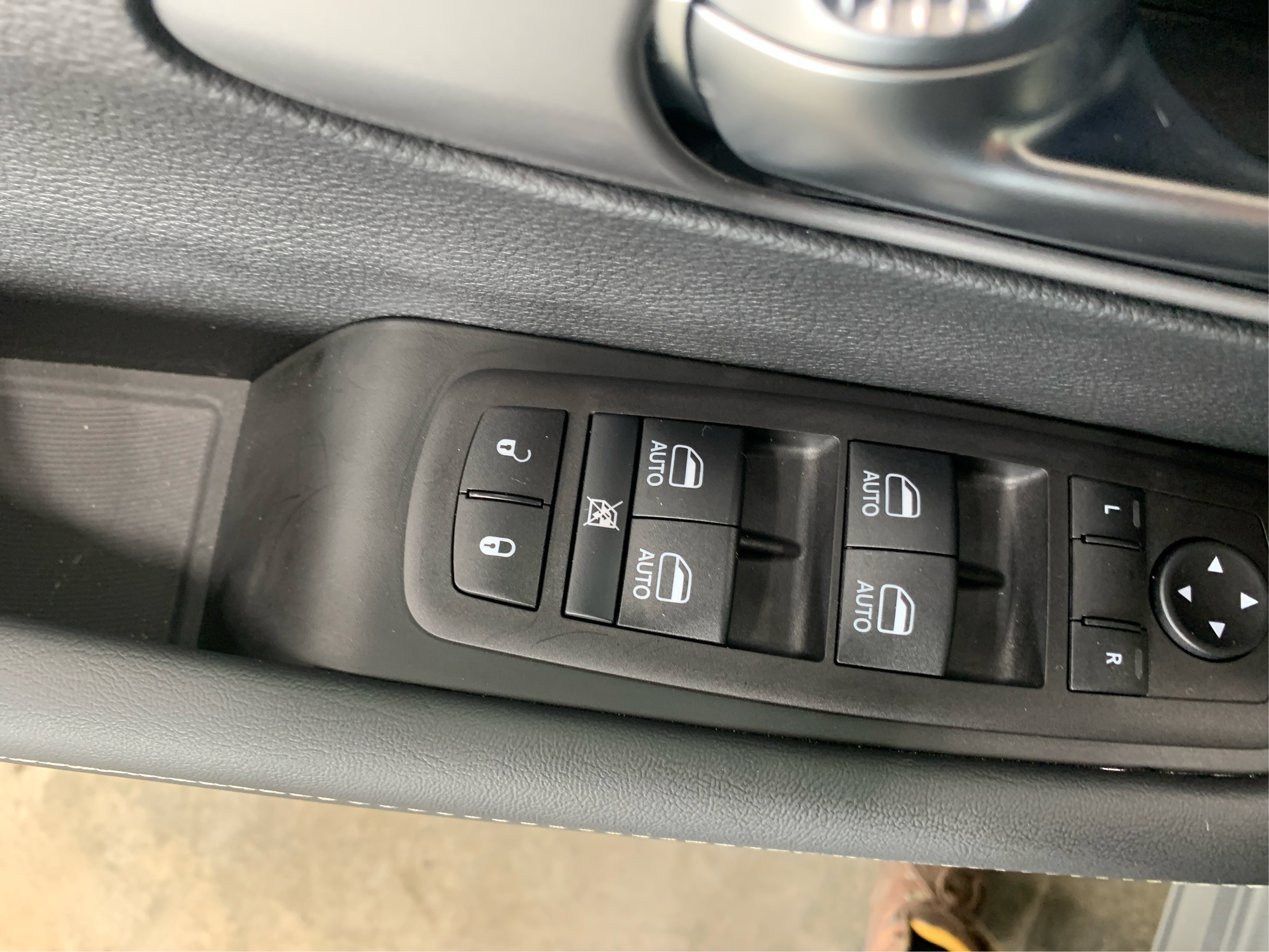 2025 Chrysler Pacifica photo 7