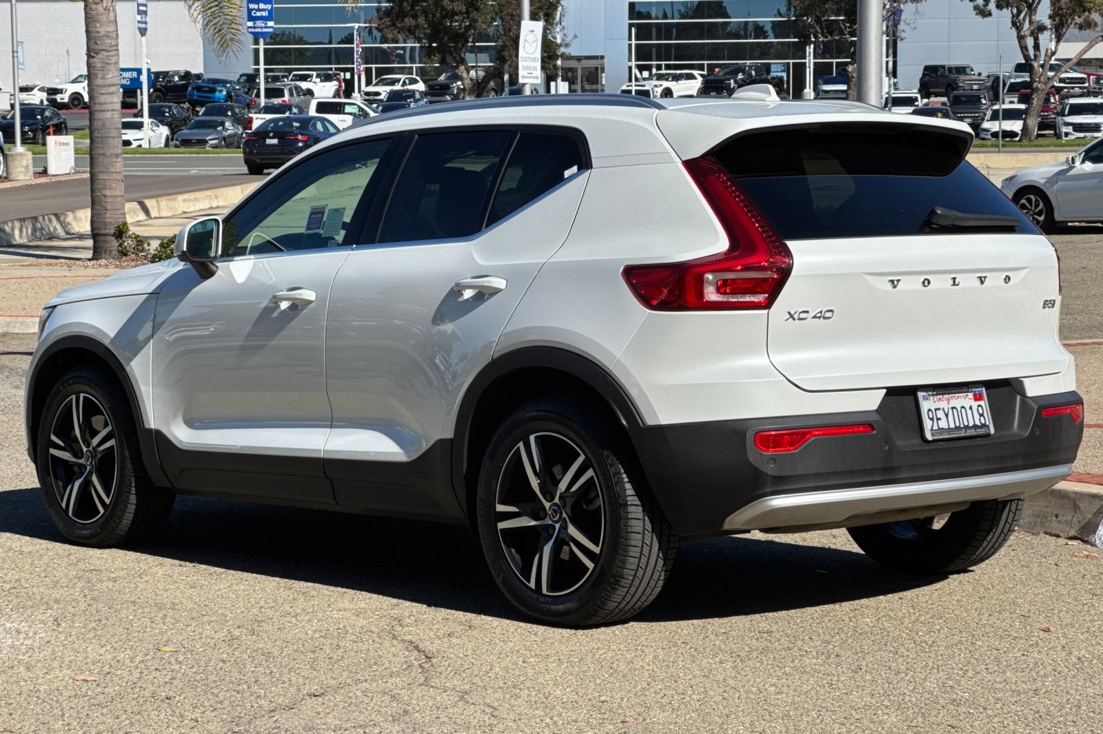 2023 Volvo XC40 Plus photo 4