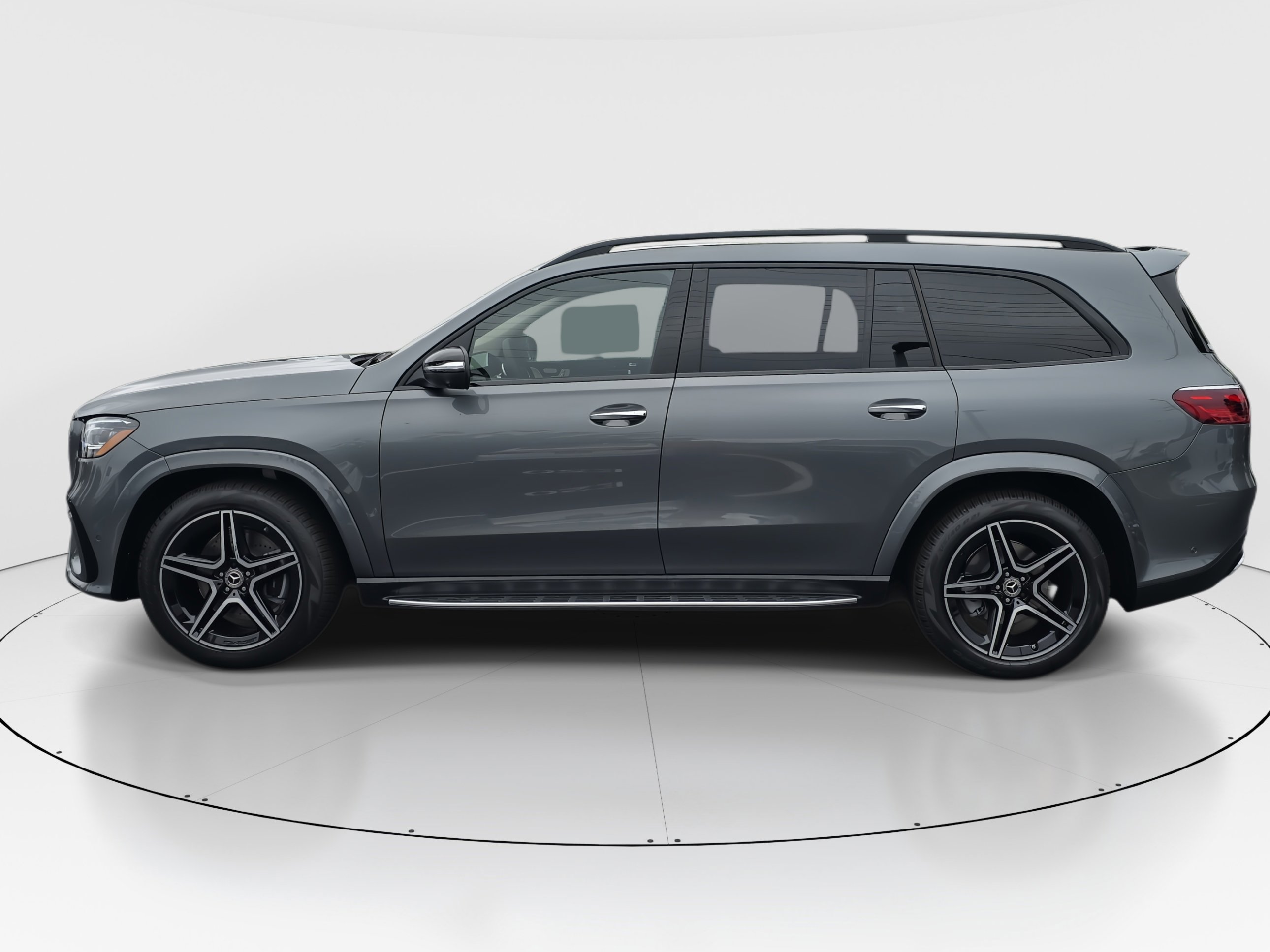 2026 Mercedes Benz GLS 450 4MATIC photo 4