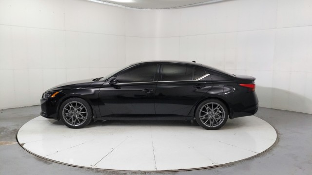 Used 2024 BLACK Nissan 2.0 SR image 2