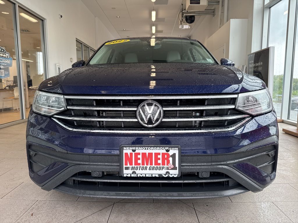 2022 Volkswagen Tiguan SE photo 2