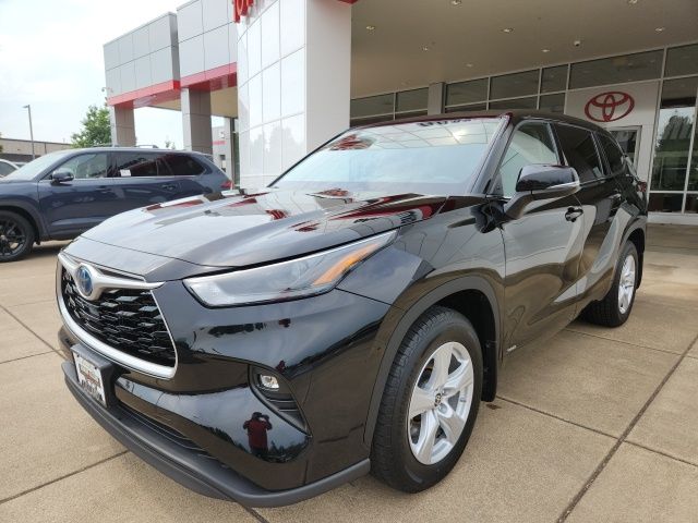 2022 Toyota Highlander Hybrid LE photo 4