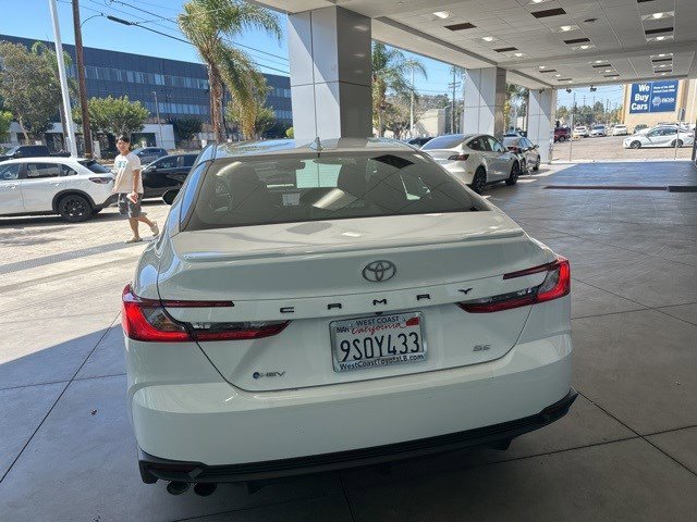2025 Toyota Camry SE photo 4