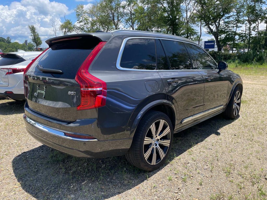 2025 Volvo V60 Cross Country B5 photo 3