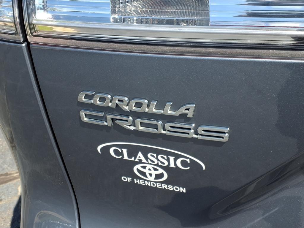 2023 Toyota Corolla Cross L photo 2