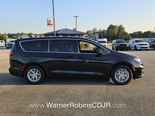 2026 Chrysler Pacifica photo 15