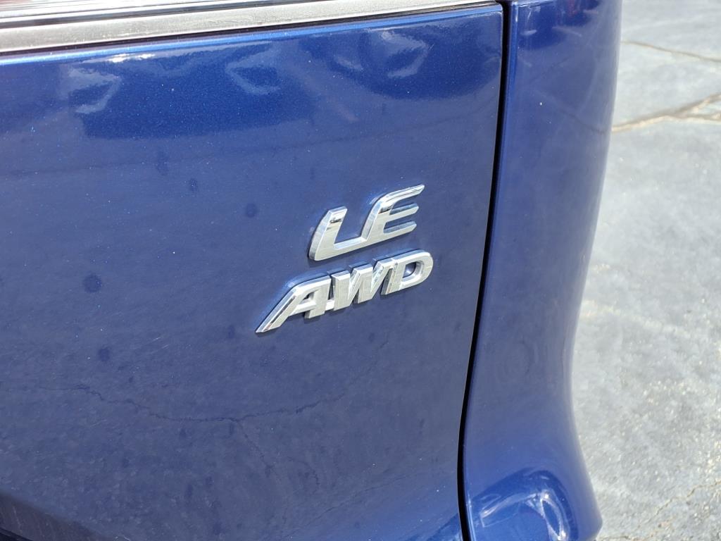 2022 Toyota Corolla Cross LE photo 4