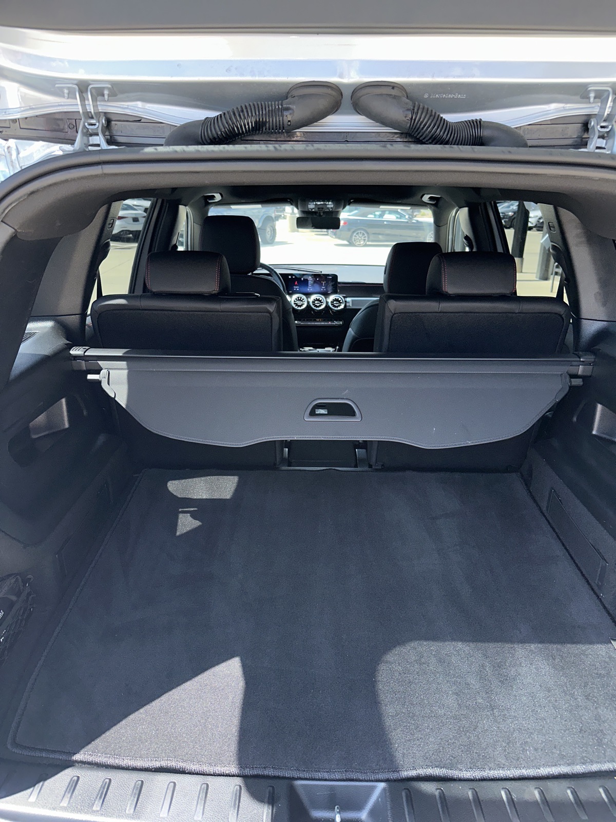 2025 Mercedes Benz GLB 250 photo 11