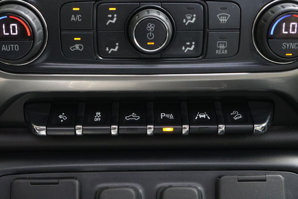2018 Chevrolet Silverado 1500 LTZ photo 19