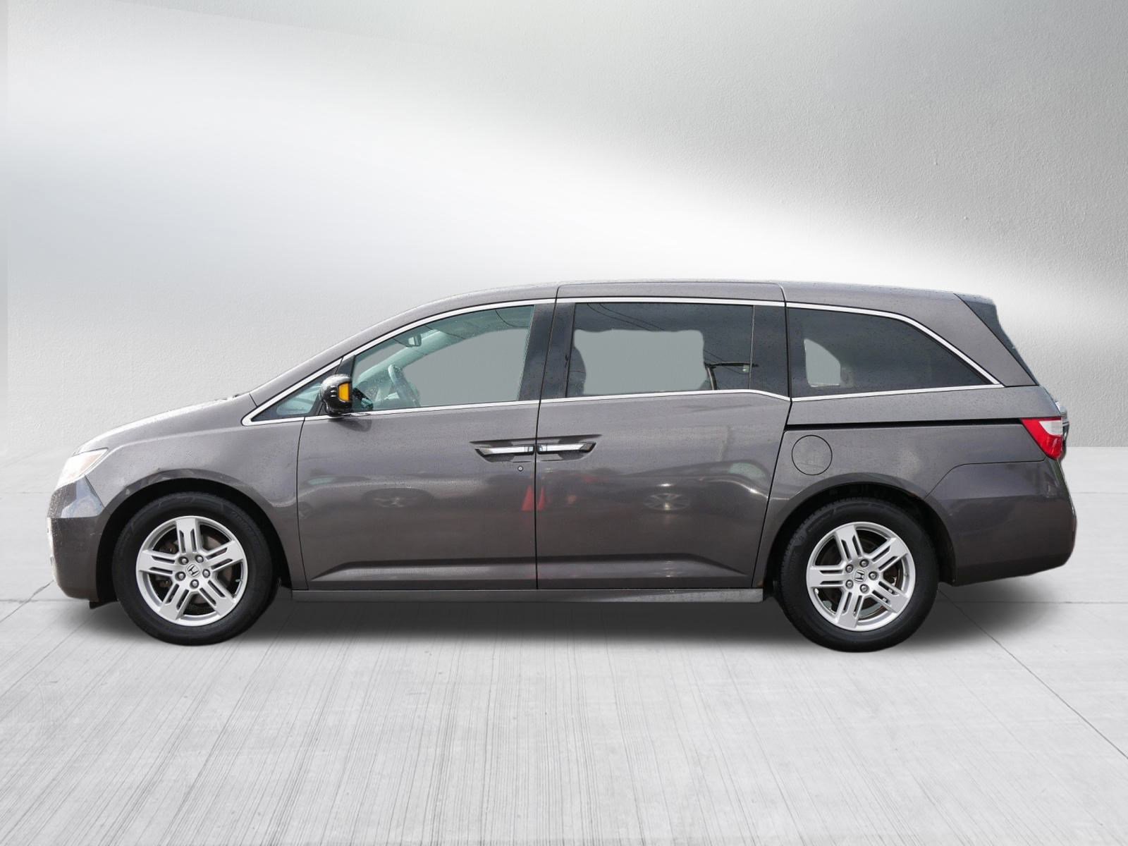 2013 Honda Odyssey Touring photo 4