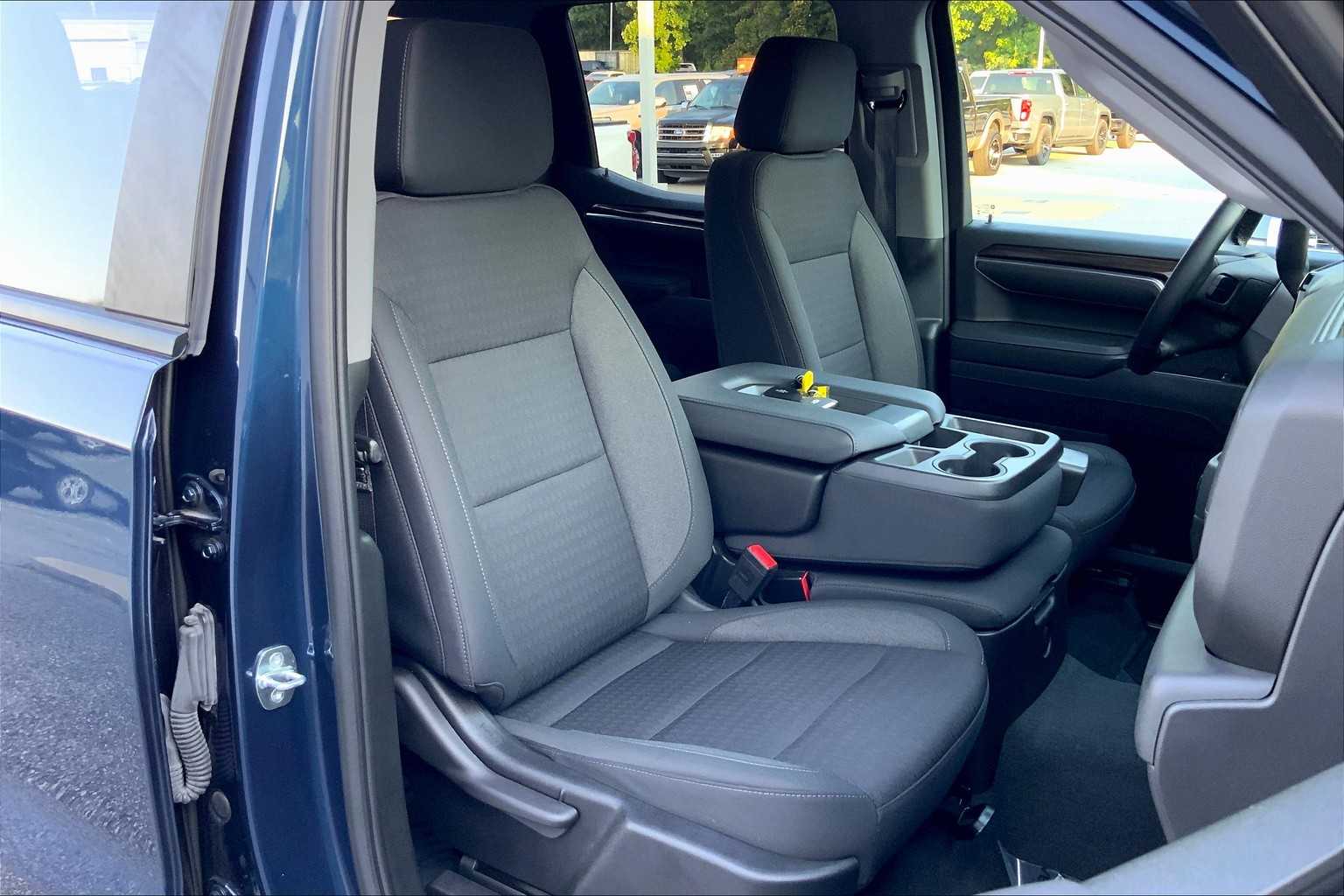 2023 Chevrolet Silverado 1500 LT photo 8