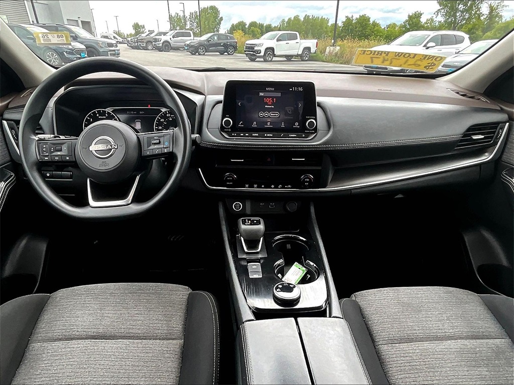 2023 Nissan Rogue SV photo 17