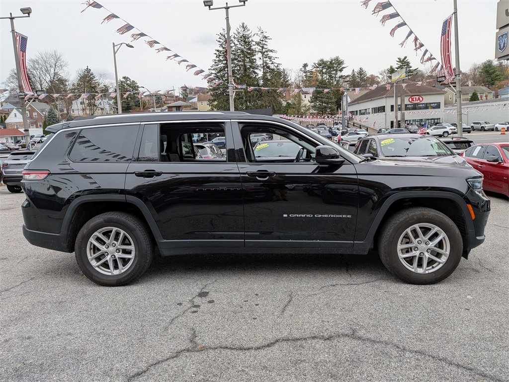 2023 Jeep Grand Cherokee Laredo photo 4