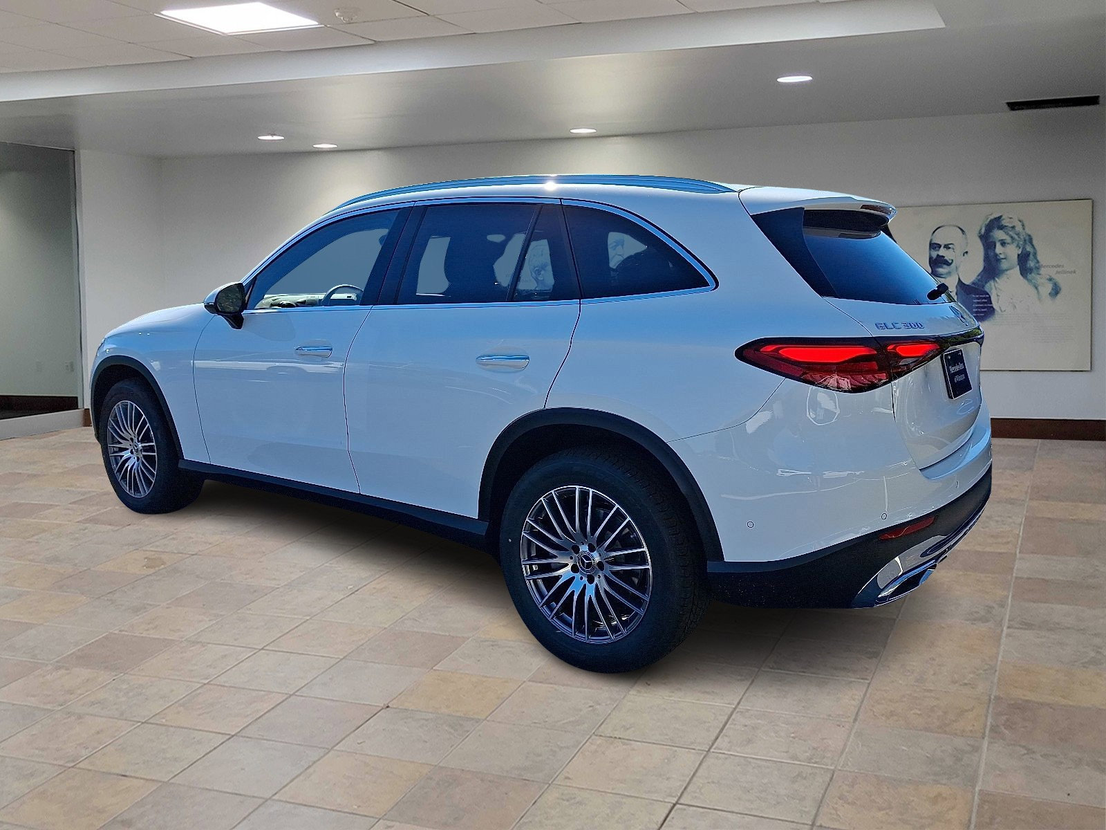 2026 Mercedes Benz GLC 300 4MATIC photo 4