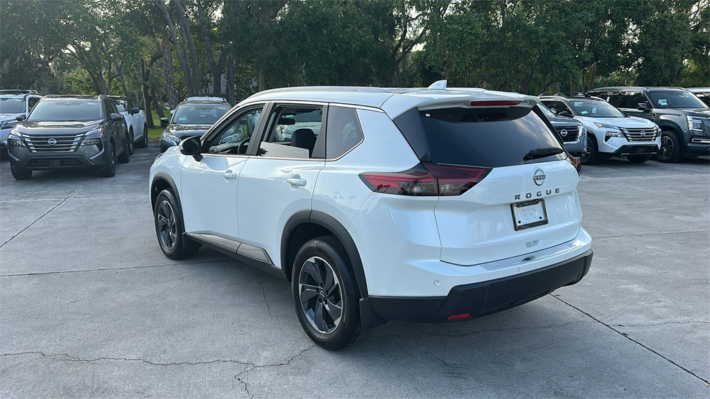 2025 Nissan Rogue SV photo 3
